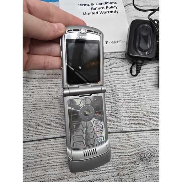 Cingular Motorola Flip Phone Model V3 Razr Silver. Does Not Work - Picture 5 of 5